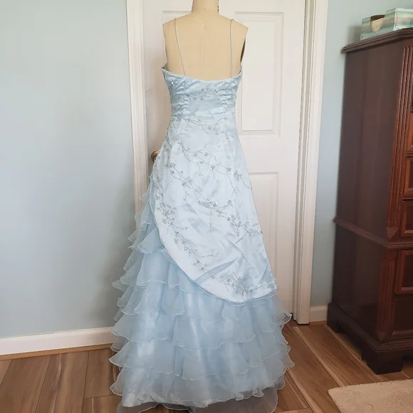 Elegant Light Blue Tulle Sequins Beaded Evening Dress Layered A Line Party Prom Dress