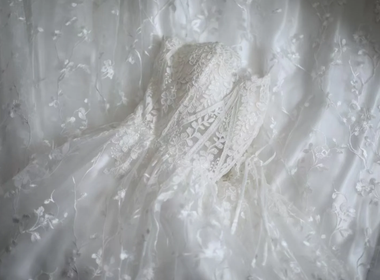 Glamorous Spaghetti Straps White Tulle Lace A Line Long Wedding Dress Bridal Dress