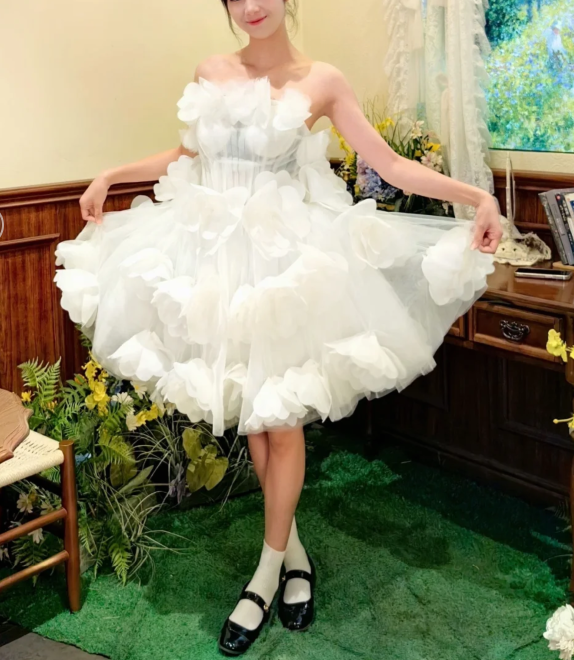 Gorgeous White Strapless Tulle 3D Flowers A Line 18th Birthday Outfits Short Homecoming Dress