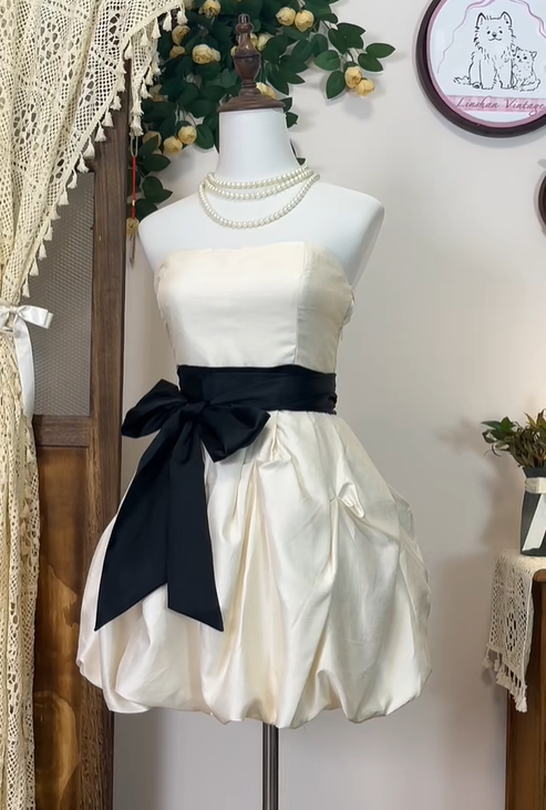 Pretty Strapless Satin Pleated Mini Cocktail Dress Light Champagne Homecoming Dress