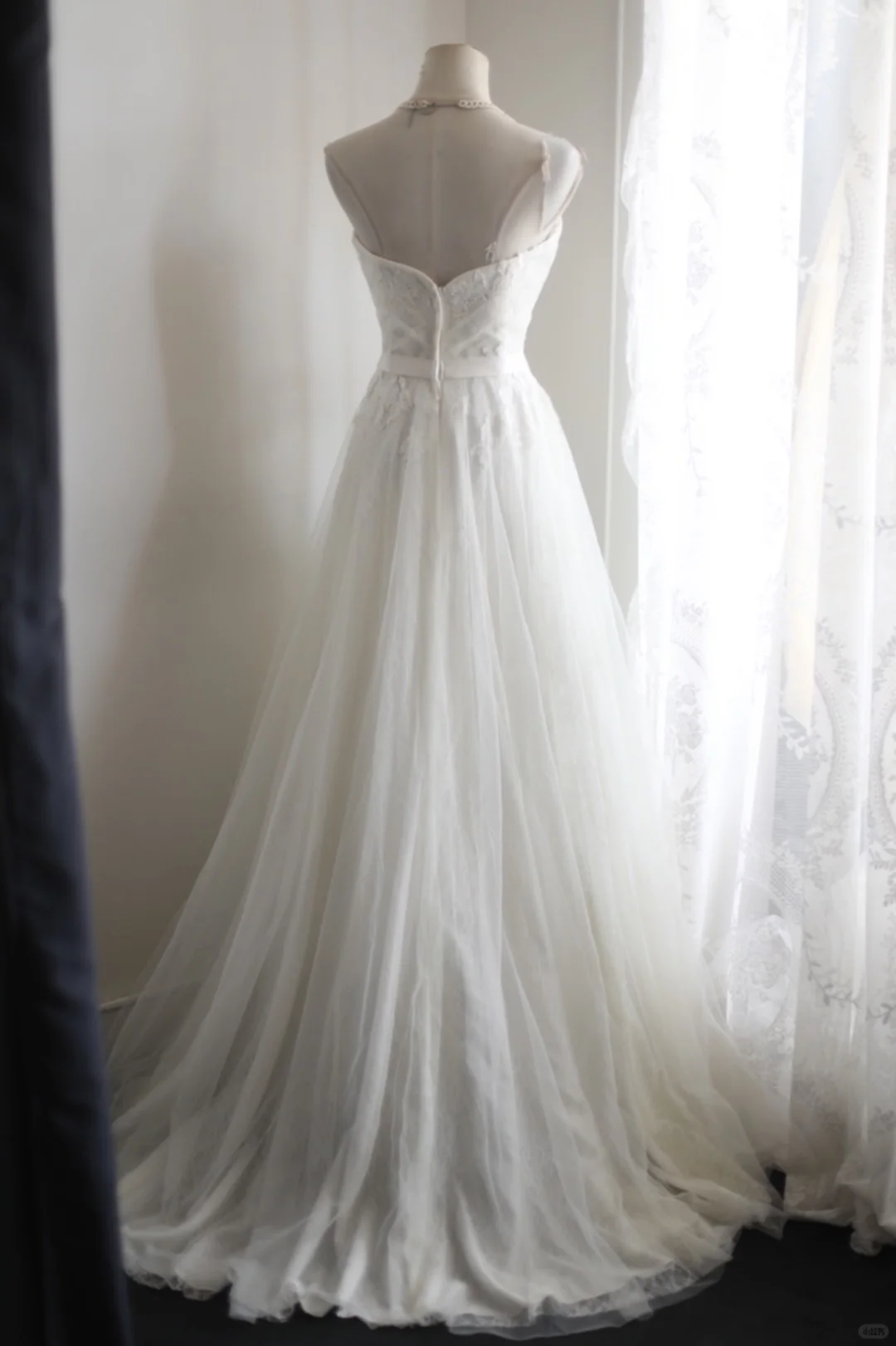Pretty Off The Shoulder White Tulle Appliques Long Wedding Dress