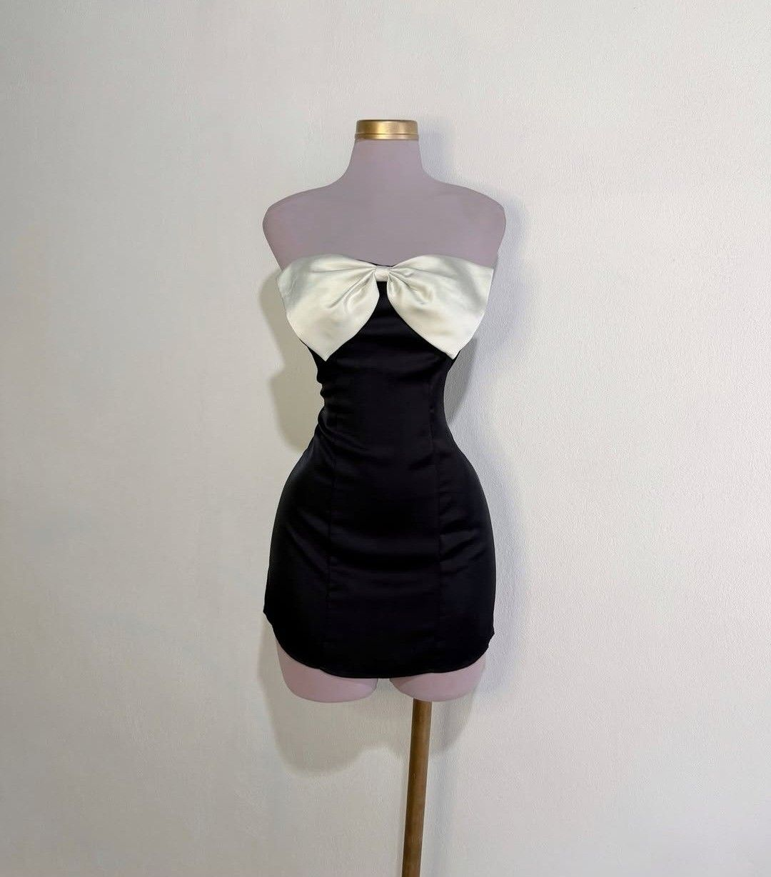 Cute Black Strapless Sheath Short Cocktail Dress Formal Homecoming Dress With Bow