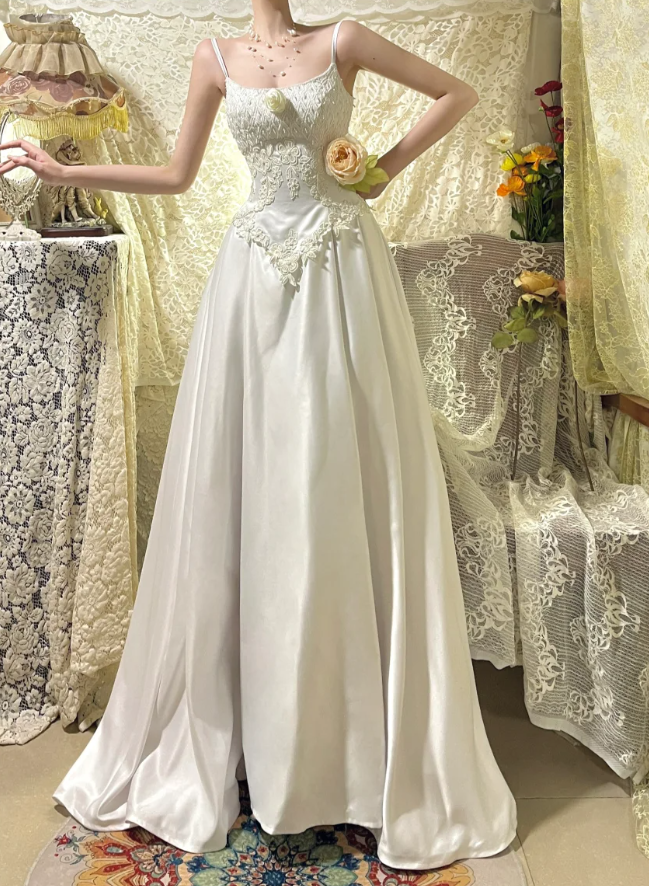 Elegant Spaghetti Straps White Satin Lace Appliques Evening Dress Long Wedding Guest Dress