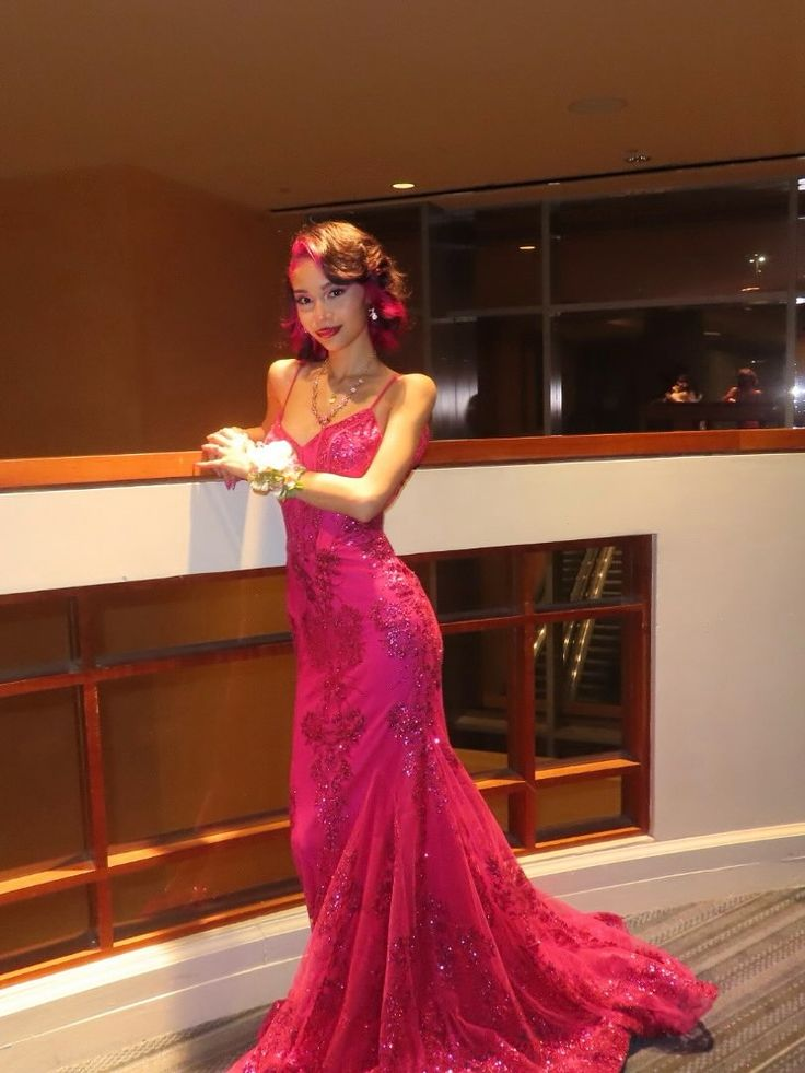 Charming Spaghetti Straps V Neck Satin Lace Sequin Evening Dress Hot Pink Mermaid Party Gowns