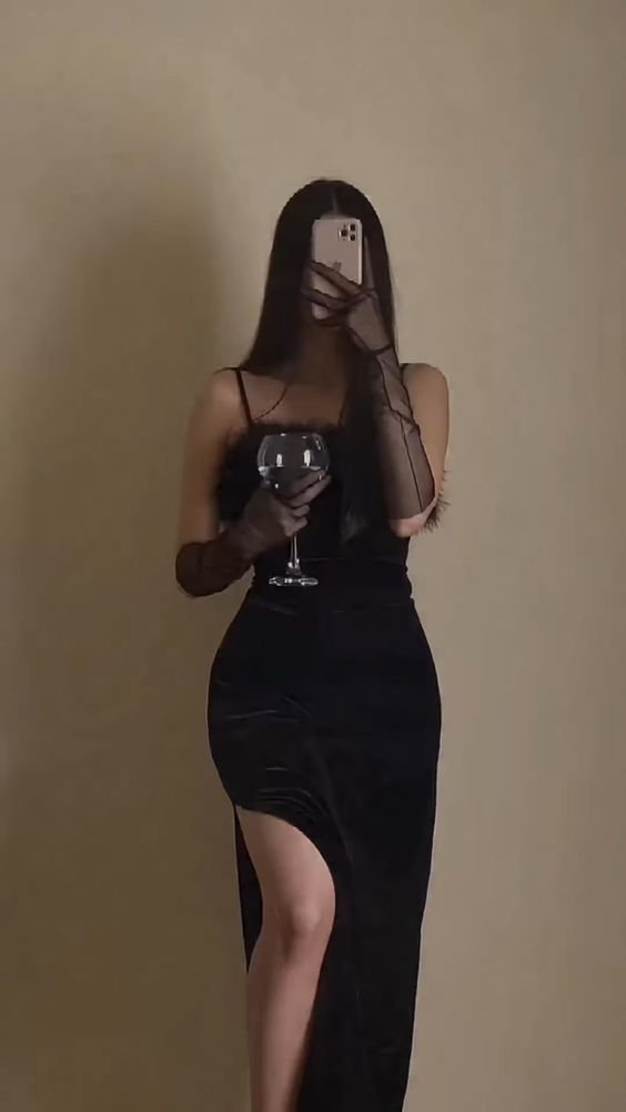 Fashion Velvet Strapless Feathers Black Evening Dress Slit Party Dress With Gloves