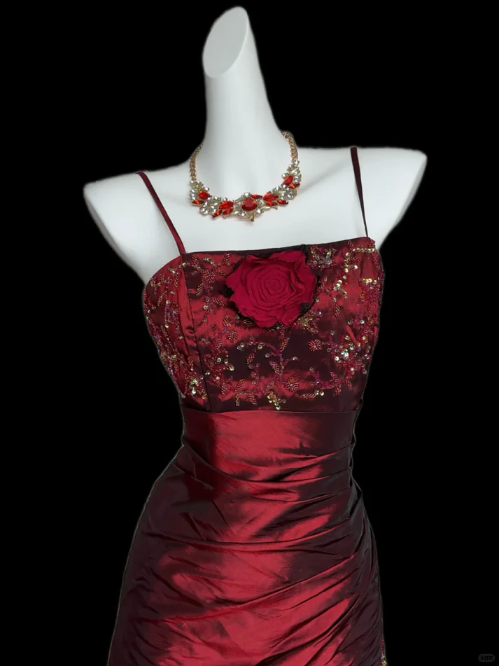 Vintage Spaghetti Straps Burgundy Satin Pleated Beaded Evening Dress Long Mermaid Party Dress
