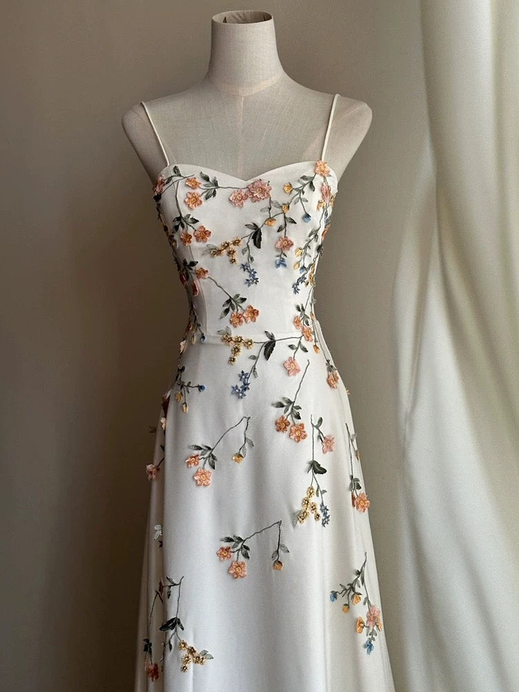 Vintage A Line Spaghetti Straps Long White Prom Dresses Evening Dress With Appliques