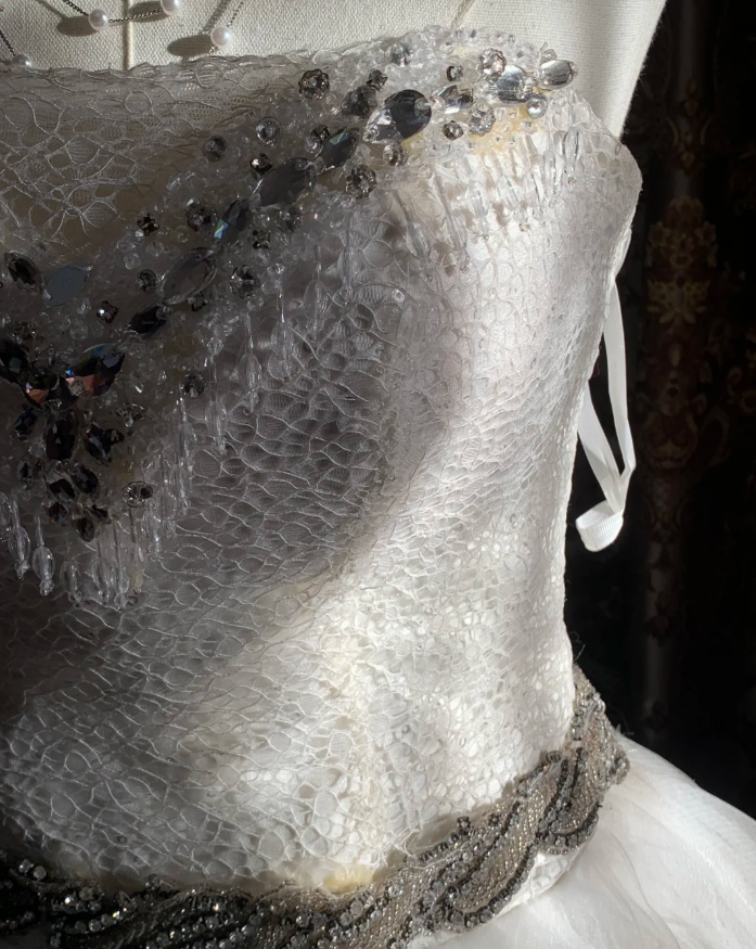 Pretty White Strapless Tulle Beaded Appliques Long Wedding Dress Bridal Dress
