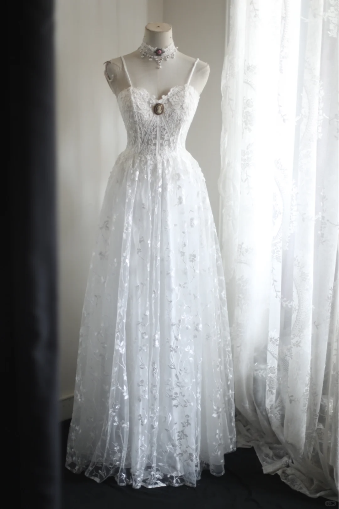 Simple White Spaghetti Straps Lace Appliques A Line Wedding Dress Bridal Dress