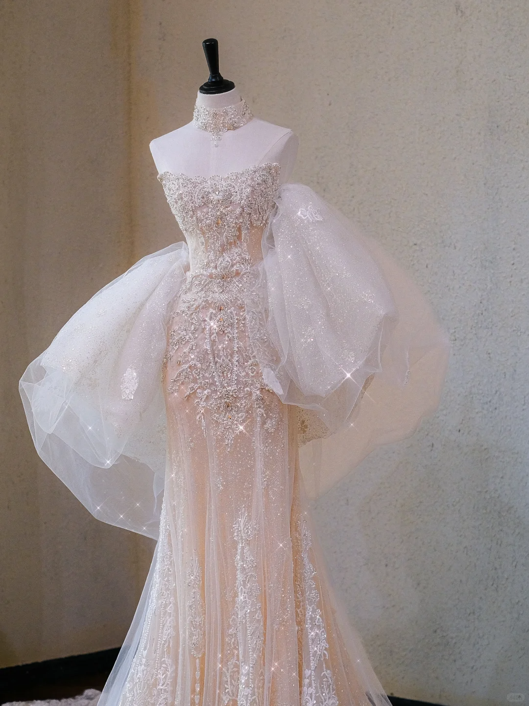 Classy Champagne Strapless Tulle Lace Appliques Mermaid Long Wedding Dress