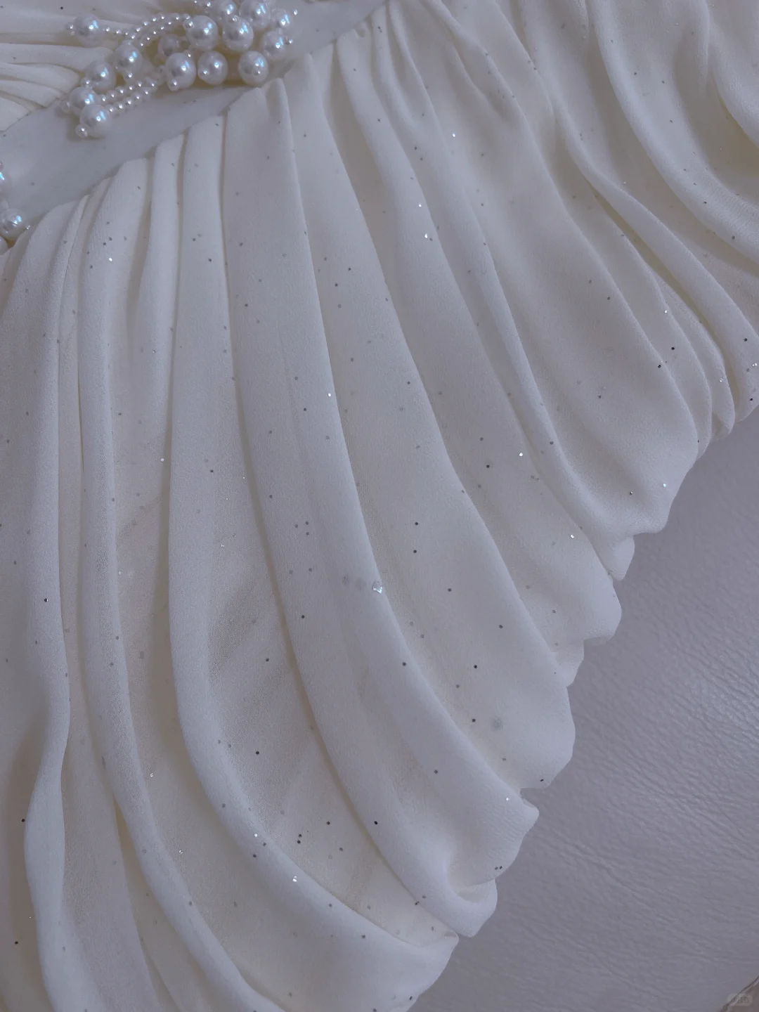 Elegant Chiffon Pleated Sleeveless Birthday Party Dress White Vacation Dress With Pearls