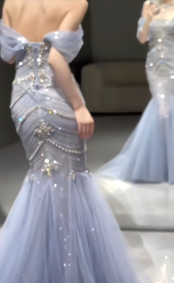 Elegant Mermaid Off The Shoulder Blue Tulle Prom Dresses