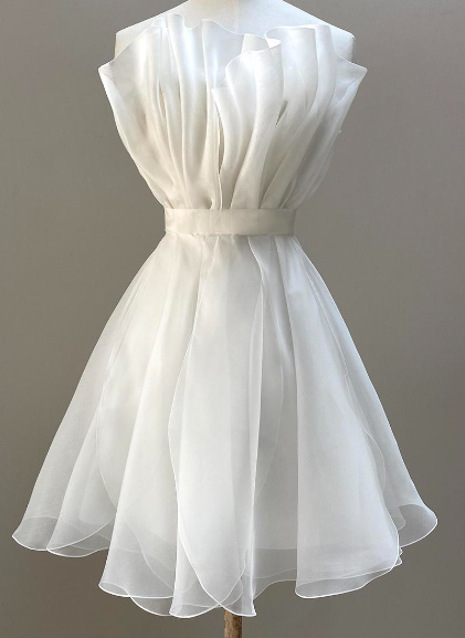 Unique Strapless Ruched Sleeveless Short Homecoming Party Dresses