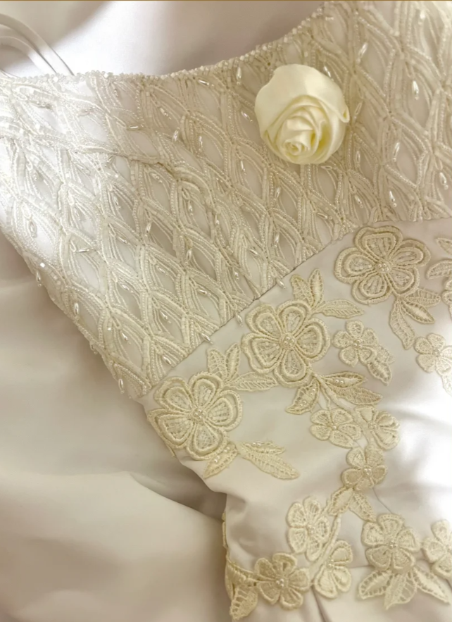 Elegant Spaghetti Straps White Satin Lace Appliques Evening Dress Long Wedding Guest Dress