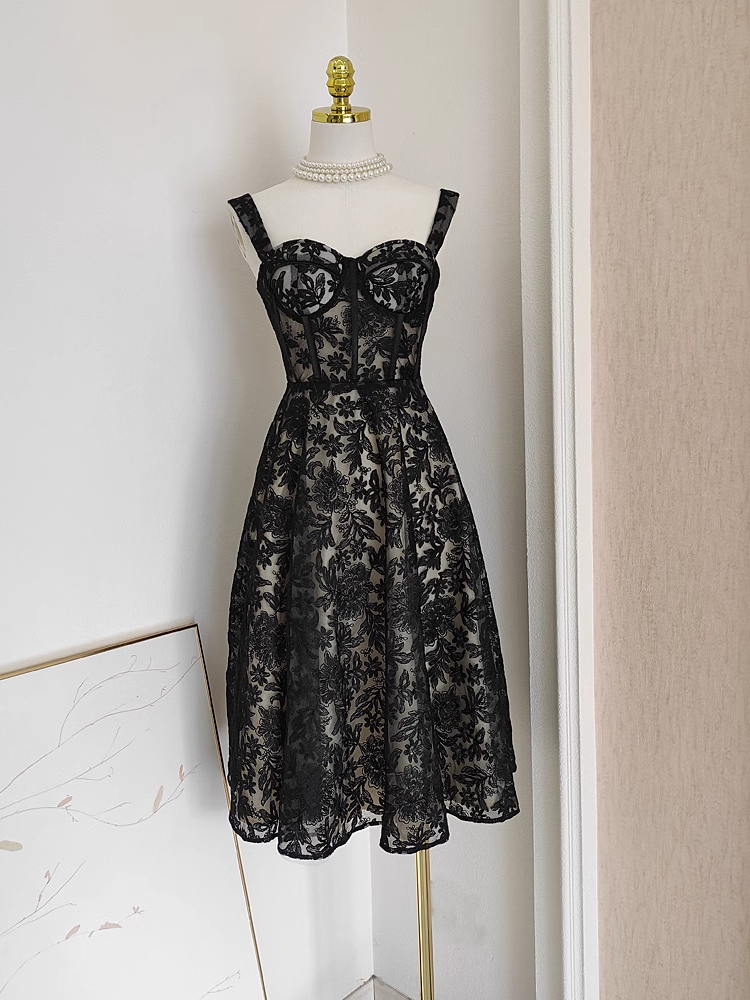 Sexy A Line Spaghetti Straps Tulle Lace Black Women's Holiday Dresses