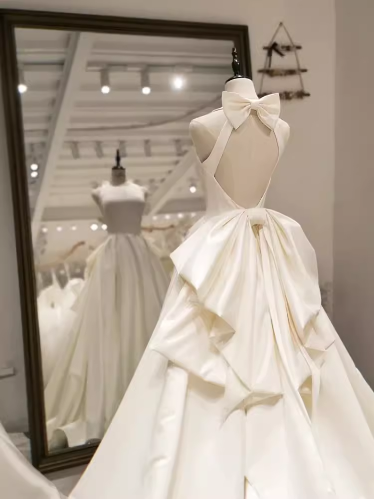 Vintage Ball Gown Scoop Neckline Backless White Long Wedding Dresses