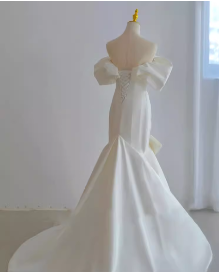 Vintage Mermaid Off The Shoulder Neckline White Long Wedding Dresses