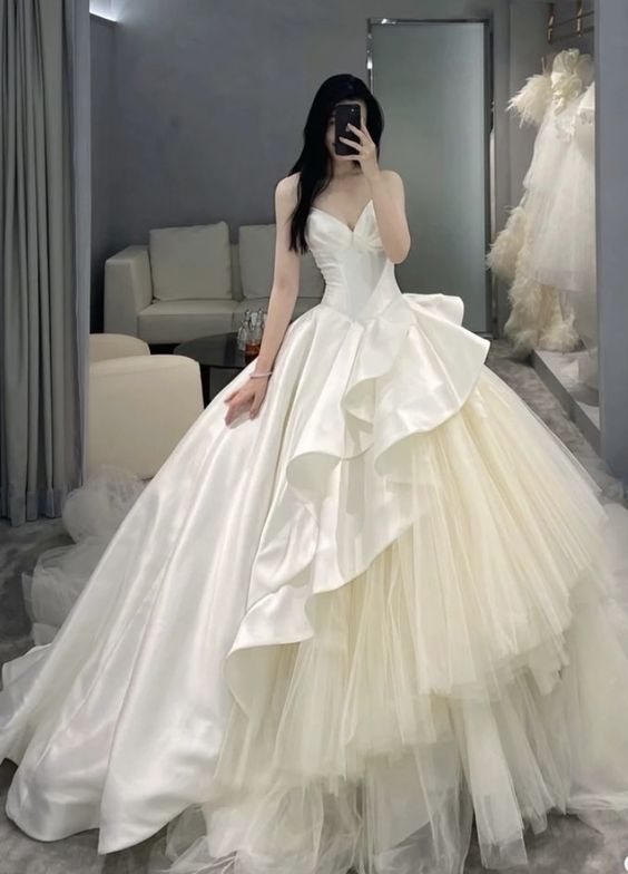 Luxury Ball Gown Spaghetti Straps White Long Satin Wedding Dresses Brides Gown