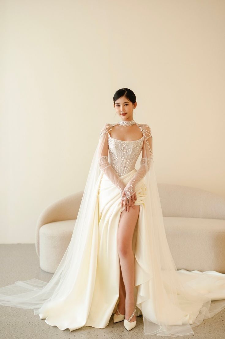 Fairytale Sheath Strapless Long Sleeves White Tulle Wedding Dress With Gloves