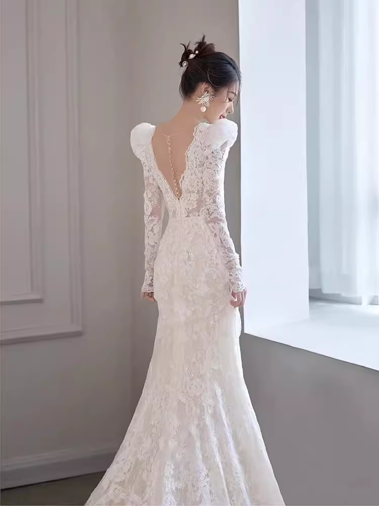 Chic Mermaid V Neckline Lace White Wedding Dress With Long Sleeves