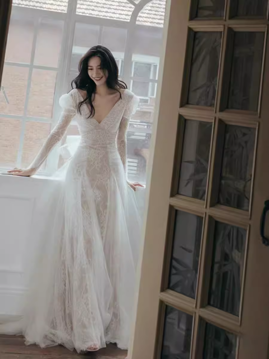Chic Mermaid V Neckline Lace White Wedding Dress With Long Sleeves