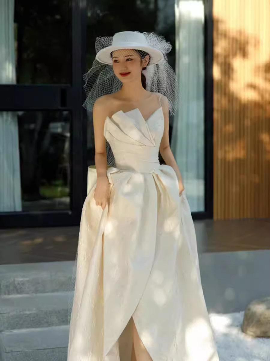 Chic A Line Strapless Sleeveless Lace White Wedding Dresses