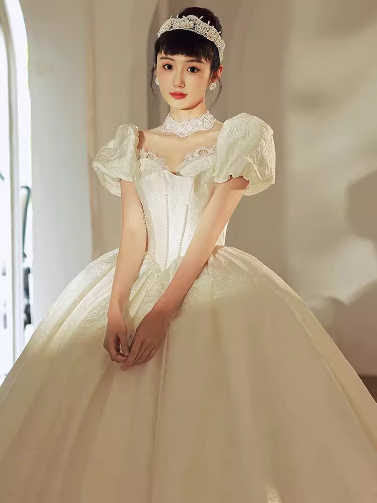Chic Ball Gown Short Sleeves Lace Wedding Dress