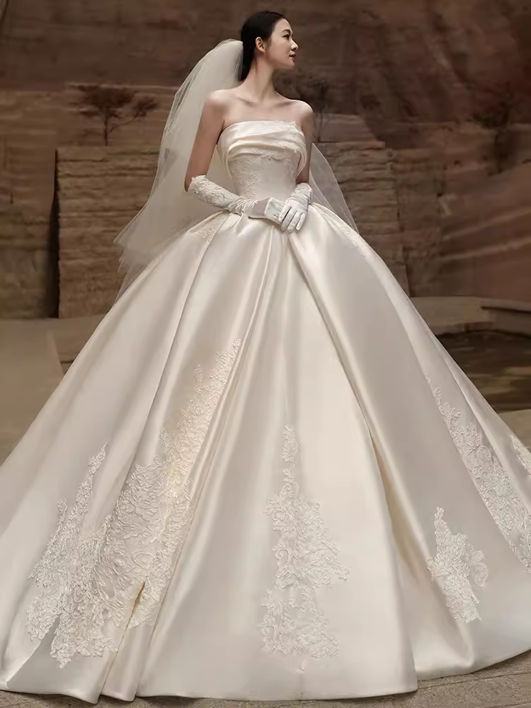 Vintage Ball Gown Strapless Sleeveless Lace Wedding Dress
