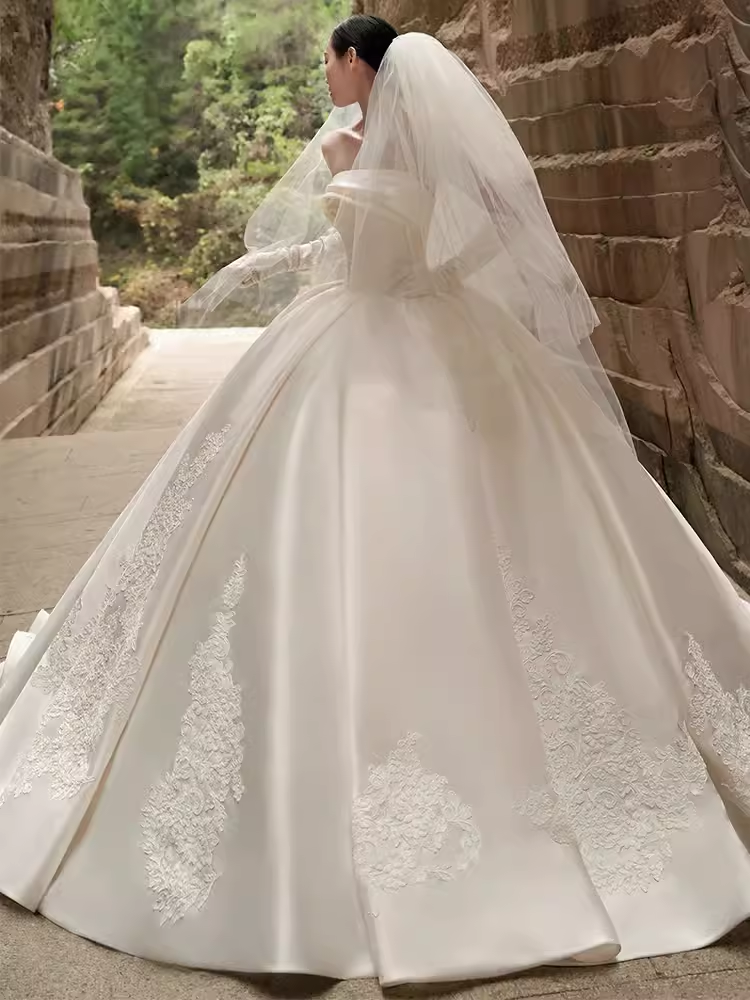 Vintage Ball Gown Strapless Sleeveless Lace Wedding Dress