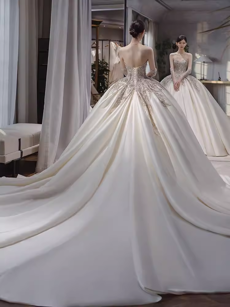 Vintage Ball Gown Strapless Neckline Lace Wedding Dress