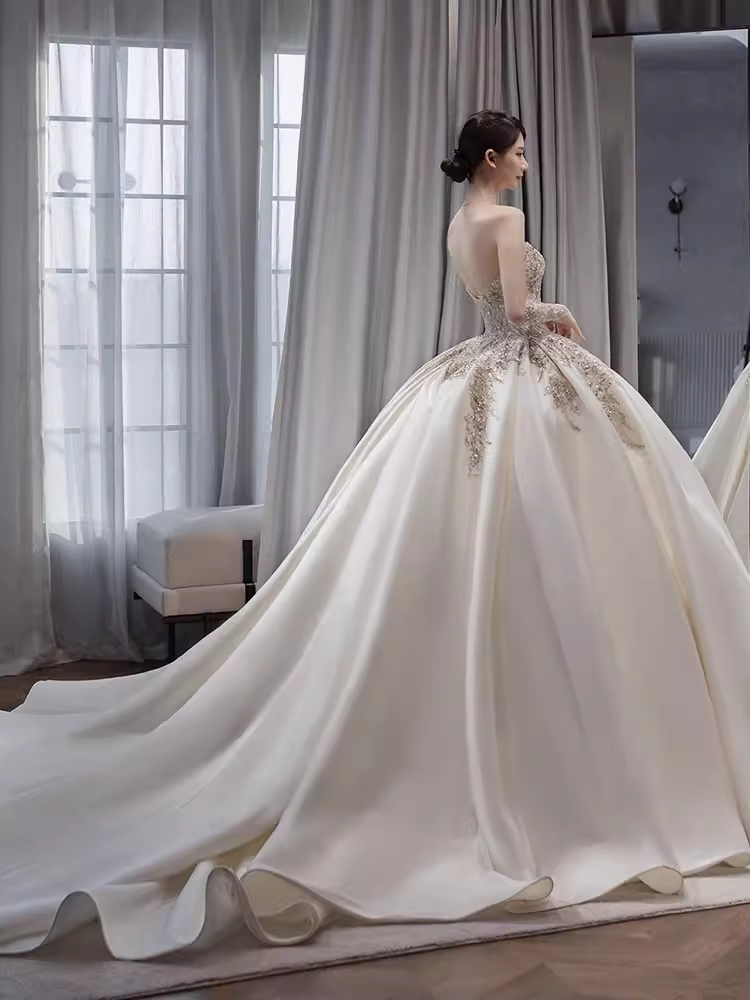 Vintage Ball Gown Strapless Neckline Lace Wedding Dress