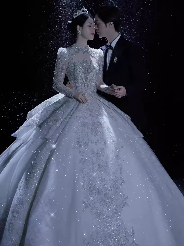 Vintage Ball Gown Scoop Neckline Lace Wedding Dress