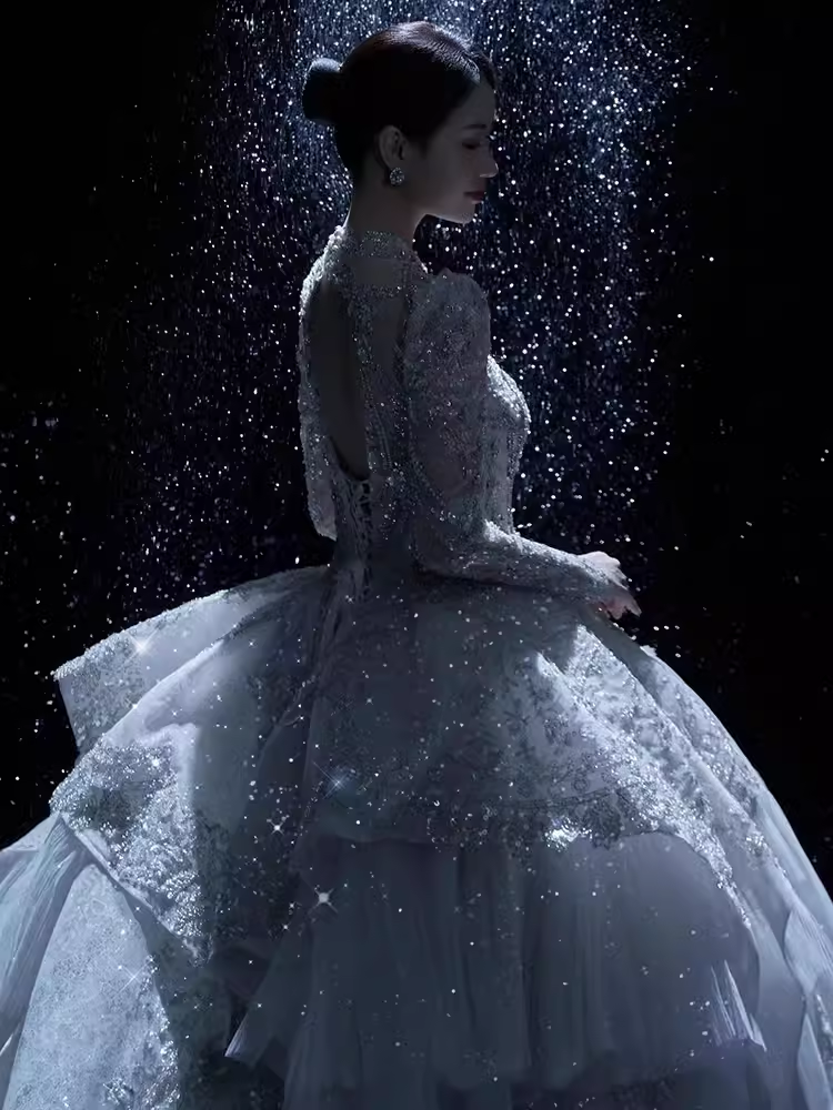 Vintage Ball Gown Scoop Neckline Lace Wedding Dress