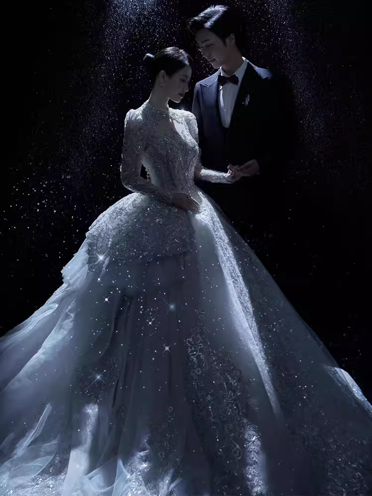 Vintage Ball Gown Scoop Neckline Lace Wedding Dress