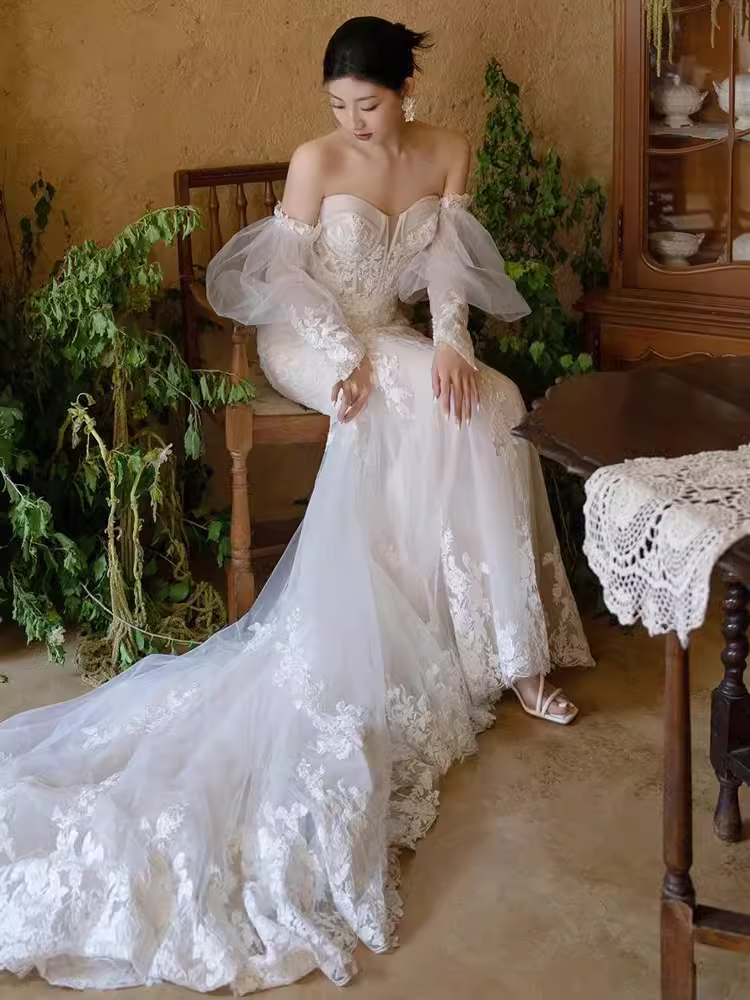 Vintage Mermaid Strapless White Lace Wedding Dress