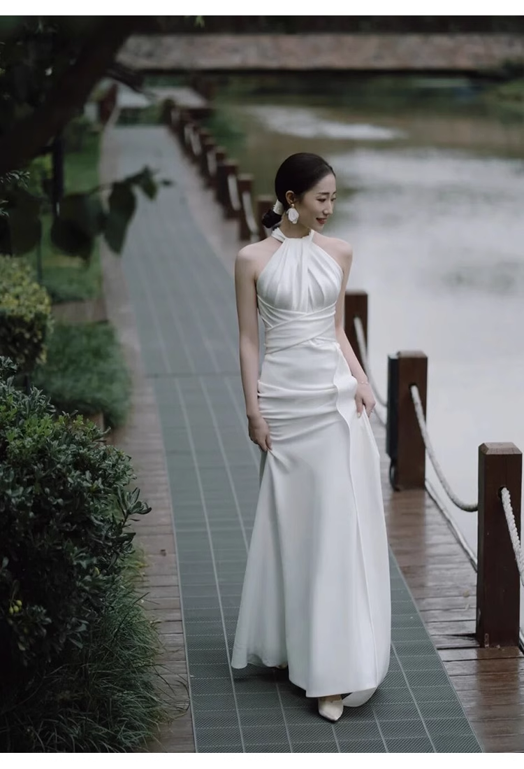 Vintage Sheath Halter Satin White Backless Wedding Dresses