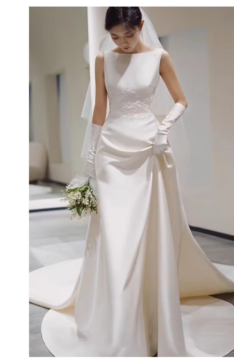Chic A line Scoop Neckline Satin Long Wedding Dresses With Appliques