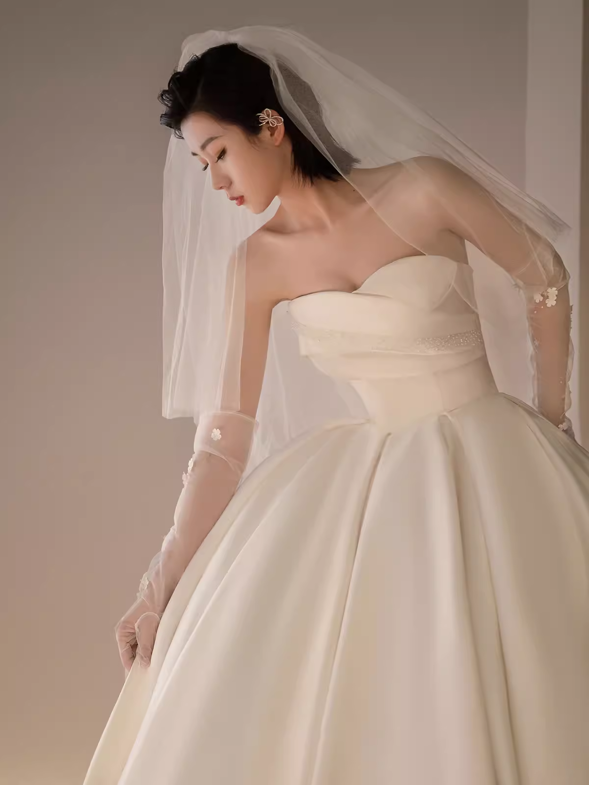 Vintage Ball Gown Strapless Neckline White Satin Wedding Dress
