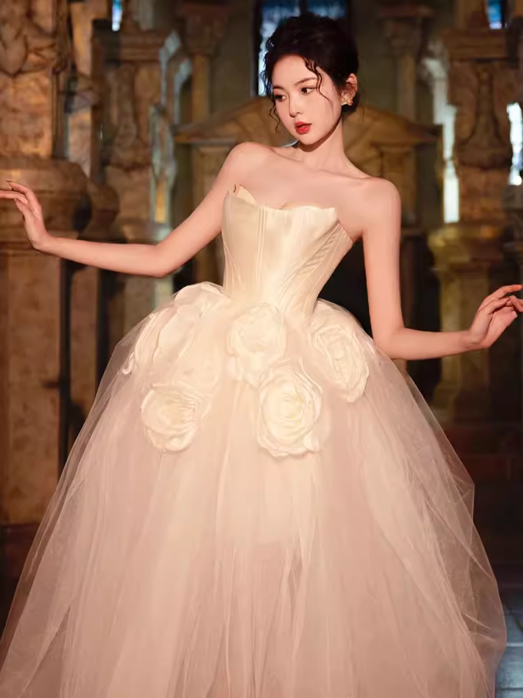 Cute Ball Gown Strapless Neckline Tulle Wedding Dress