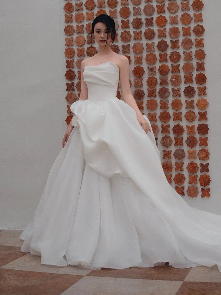 Unique Ball Gown Sweetheart Long Organza White Wedding Dresses