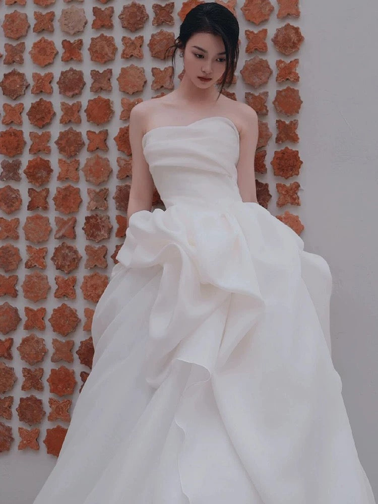 Unique Ball Gown Sweetheart Long Organza White Wedding Dresses