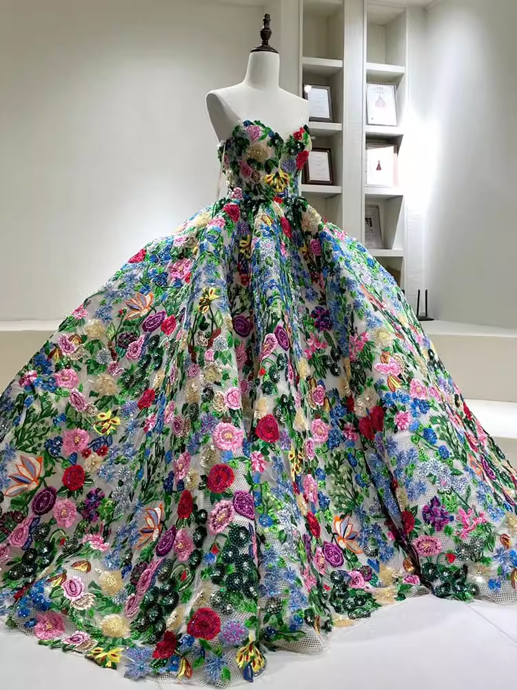 Vintage Ball Gown Strapless Neckline Tulle Flowers Wedding Dress