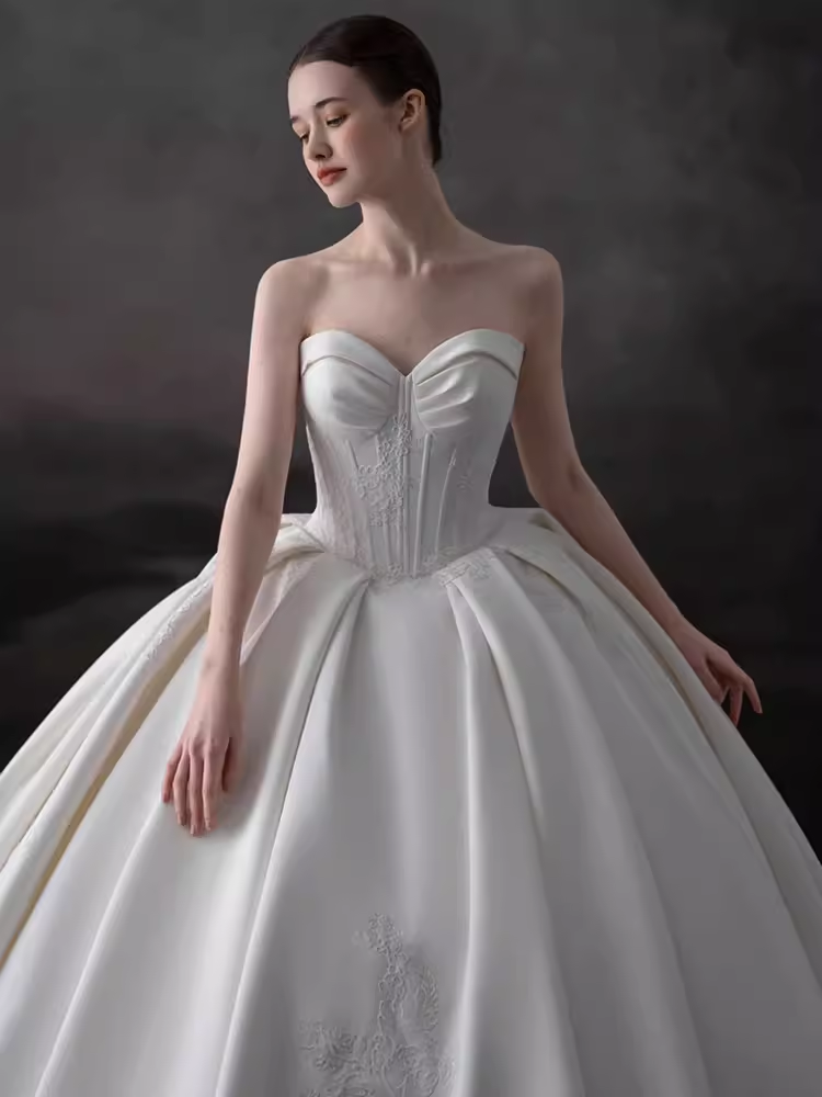 Vintage Ball Gown Sweetheart Satin White Wedding Dresses