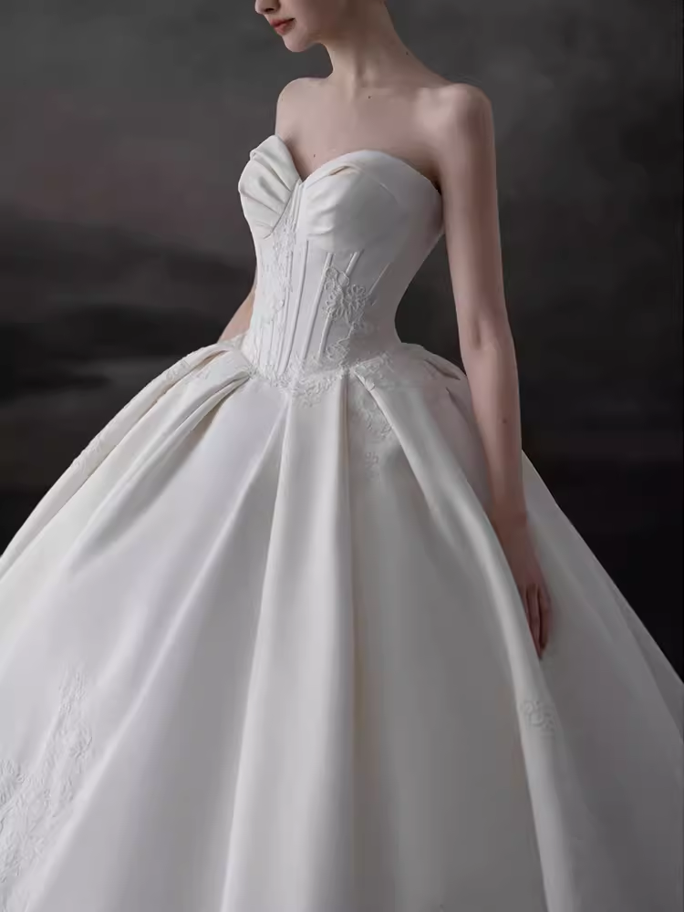 Vintage Ball Gown Sweetheart Satin White Wedding Dresses