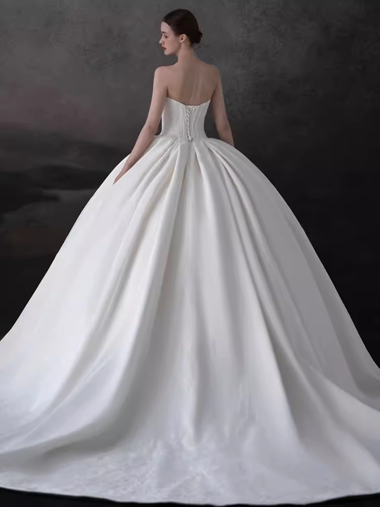 Vintage Ball Gown Sweetheart Satin White Wedding Dresses