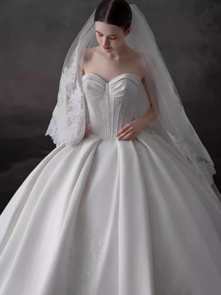Vintage Ball Gown Sweetheart Satin White Wedding Dresses