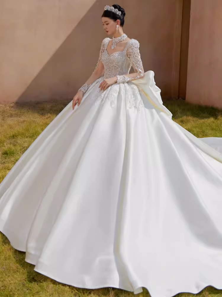 Luxury Ball Gown Long Sleeves White Lace Wedding Dress