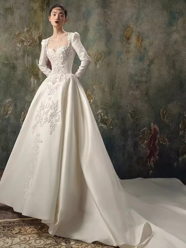 Luxury Ball Gown Long Sleeves White Lace Wedding Dress