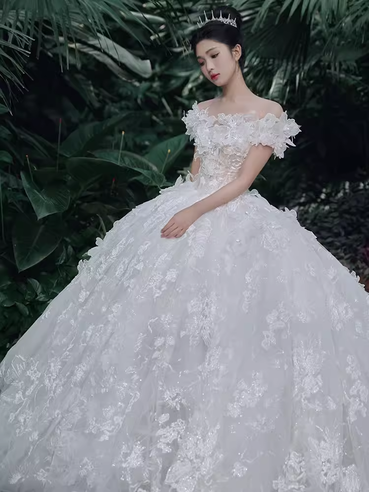 Luxury Ball Gown Off The Shoulder Short Sleeves White Lace Wedding Dress