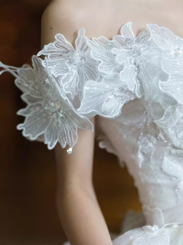 Luxury Ball Gown Off The Shoulder Short Sleeves White Lace Wedding Dress